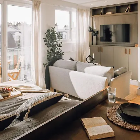 Astor - Et Balcon A Batignolles פריז